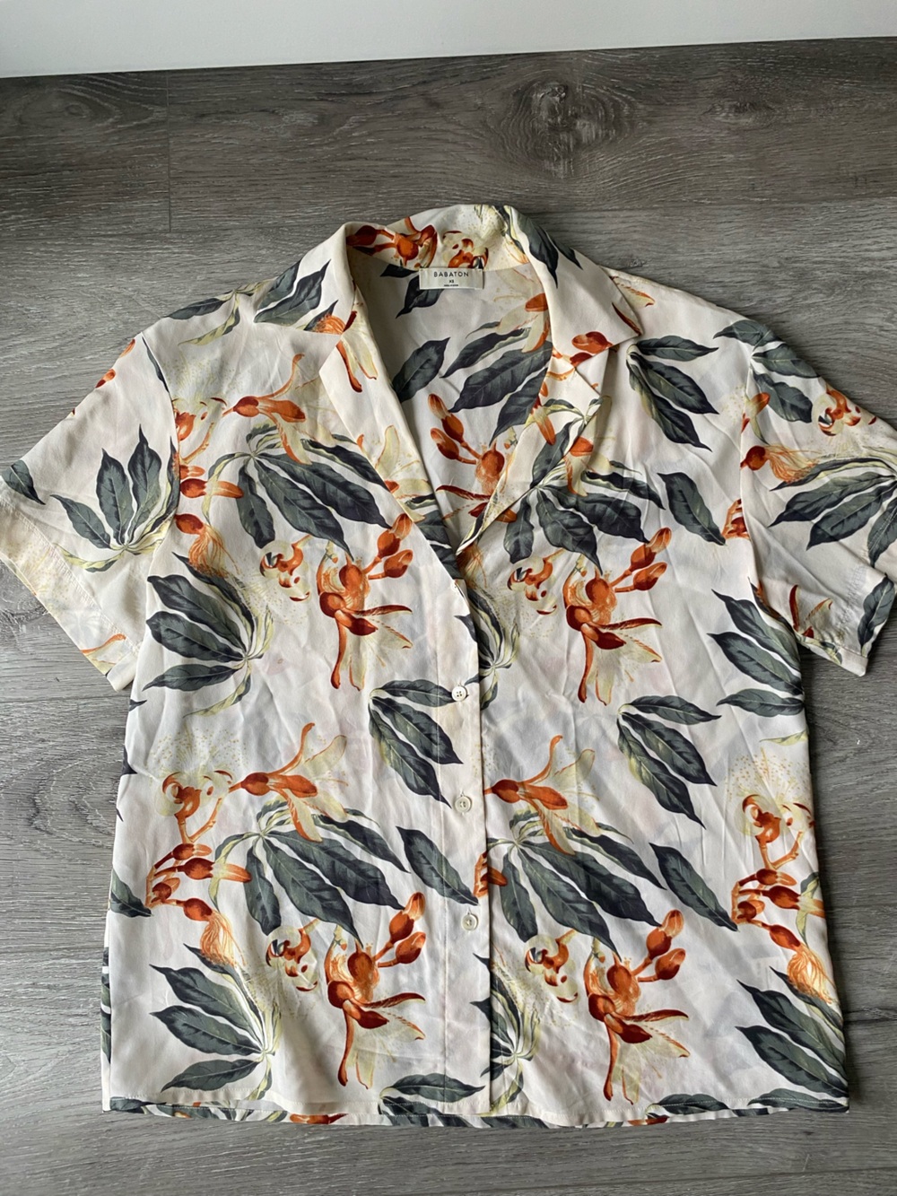 Babaton 100% Silk Button Front Short Sleeve Shirt in floral pattern